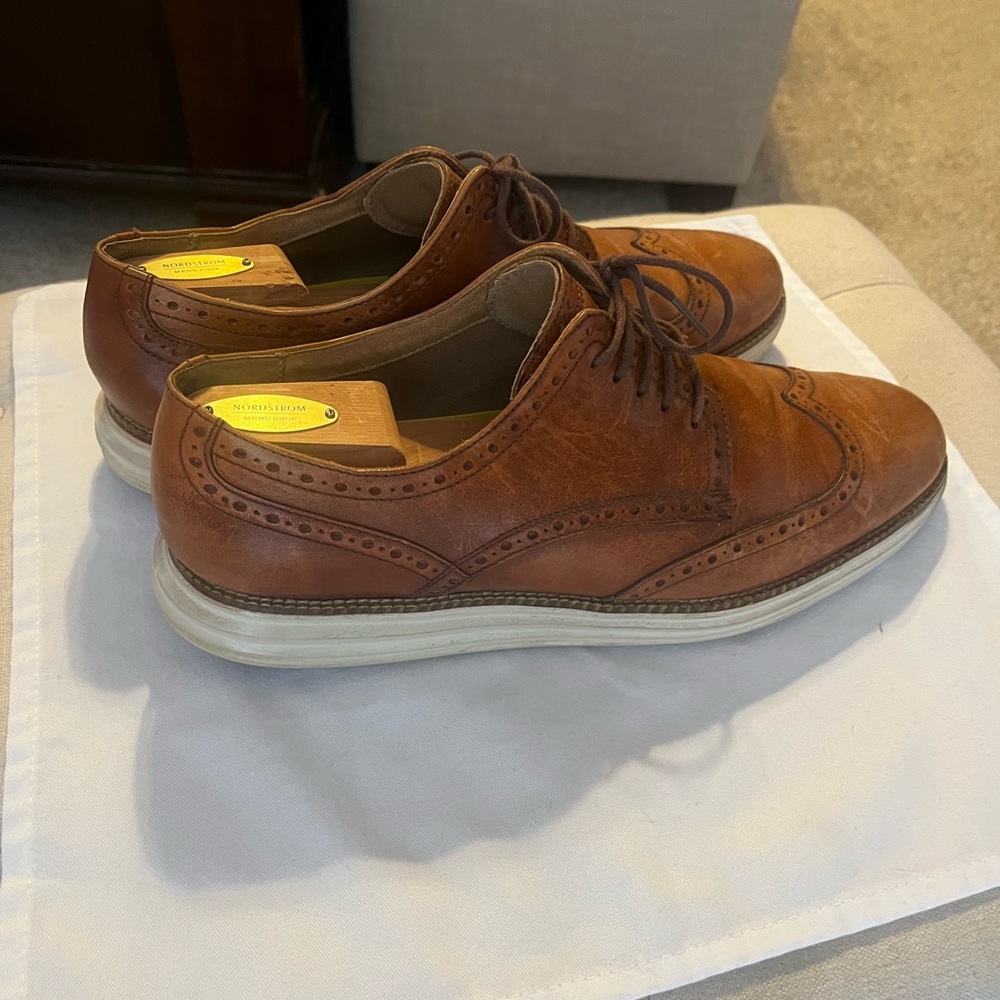 Selling a used pair of Cole haan mens dress shoe. Size 11.5W wide width